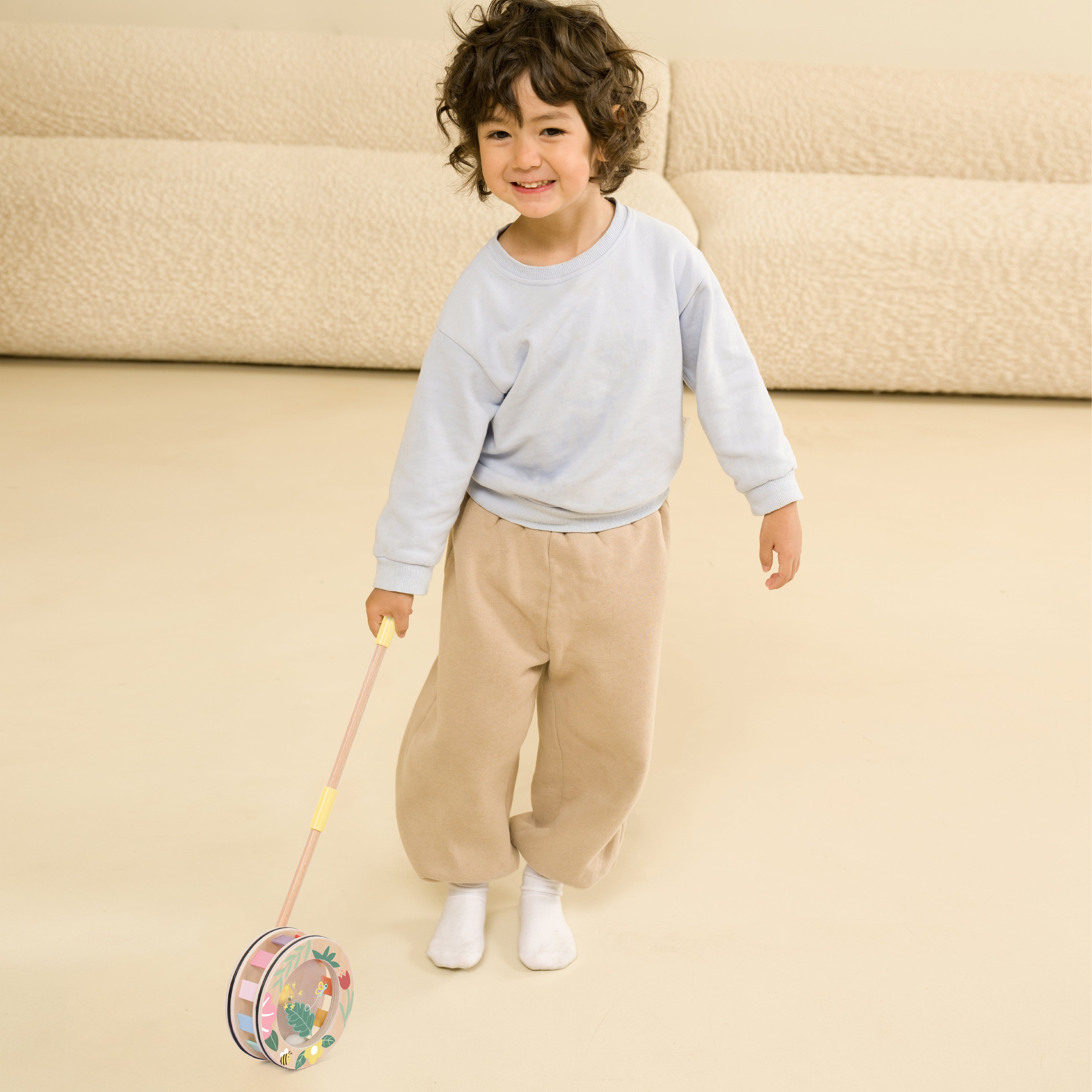 Jucărie de împins din lemn, Roată interactivă - Rainbow Roll - Classic World