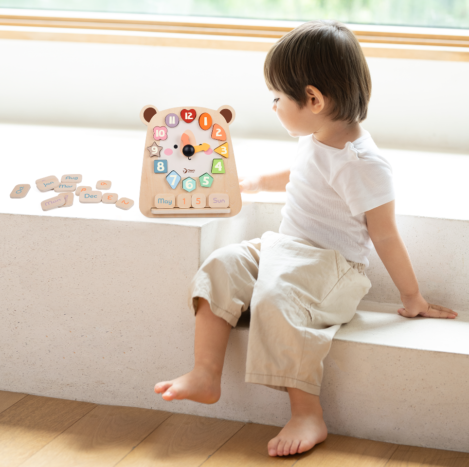 Ceas educativ din lemn cu cifre și forme - Tic-Tac Bear - Classic World