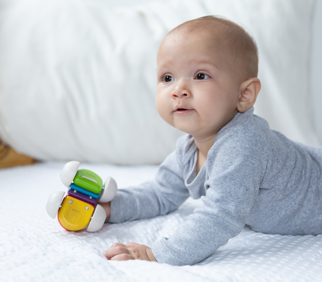 Masinuta flexibila pentru bebe - Rainbow - Plan Toys