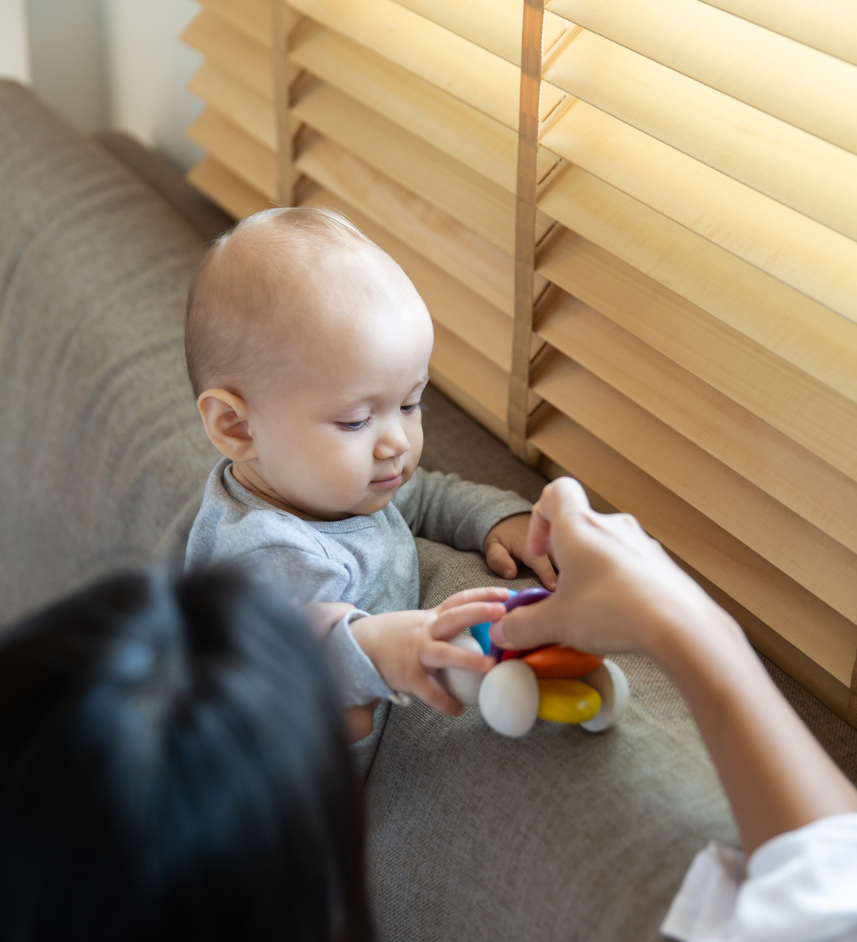 Masinuta flexibila pentru bebe - Rainbow - Plan Toys
