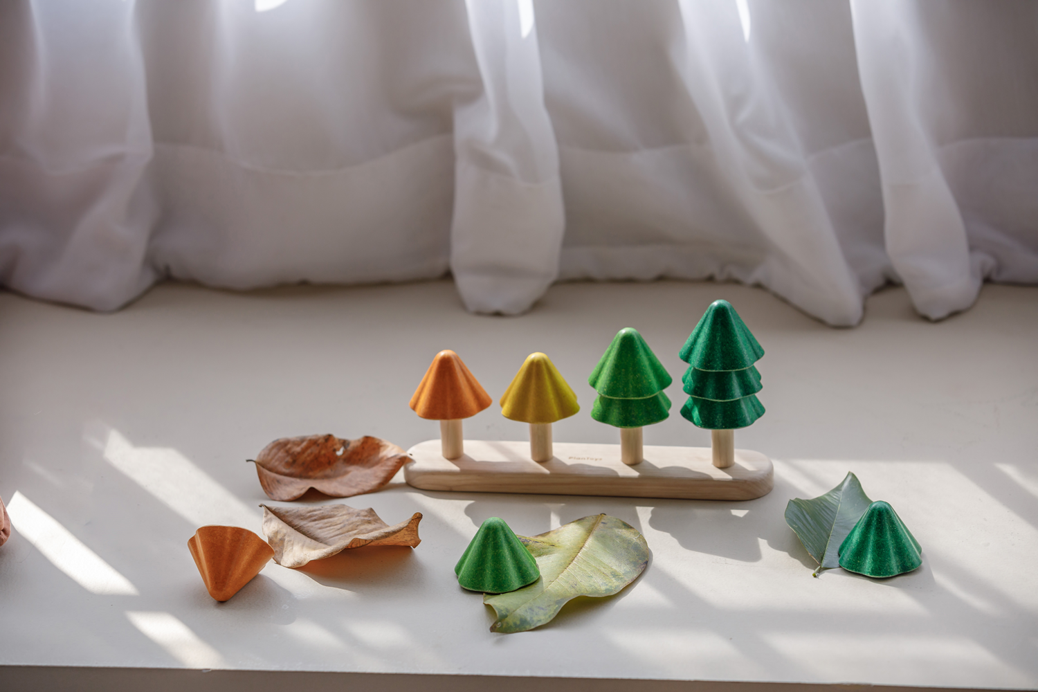 Joc educativ, sorteaza & numara - Trees - Plan Toys