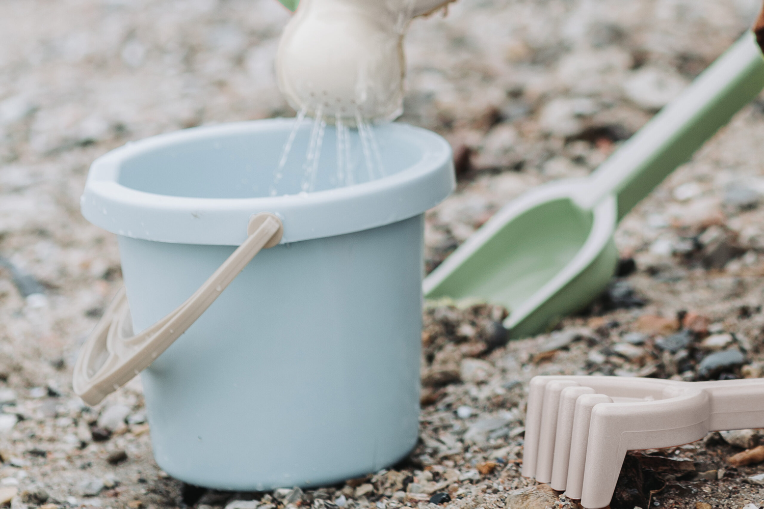 Set de plaja si gradina, 4 jucarii - BIOplastic - Dantoy