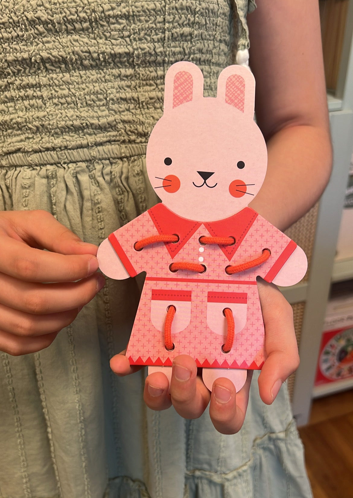 Joc de indemanare prin snuruire - Dress-Up Petit Friends - Petit Collage