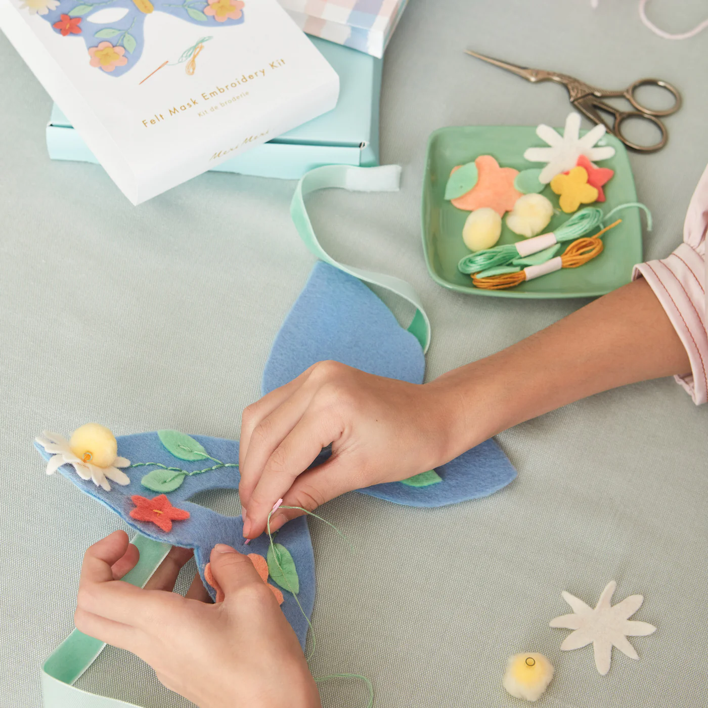 Kit creativ pentru cusut - Butterfly Mask - Meri Meri