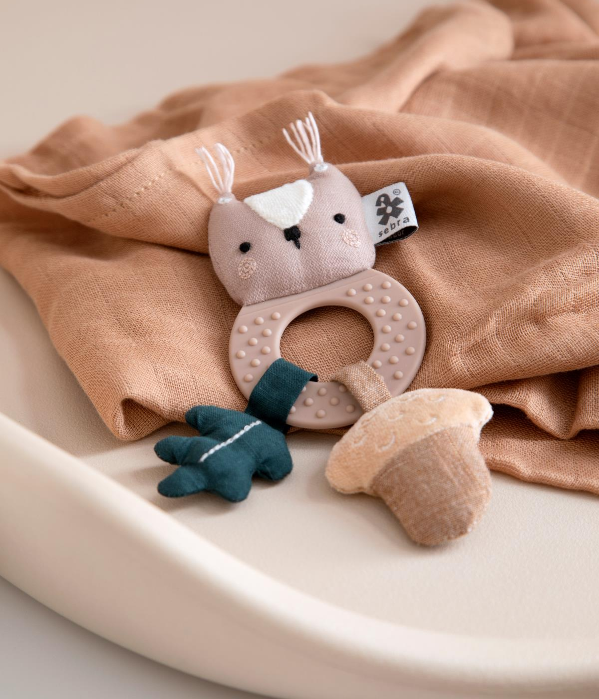 Jucarie senzoriala, mini - Veverita Zappy - Sebra