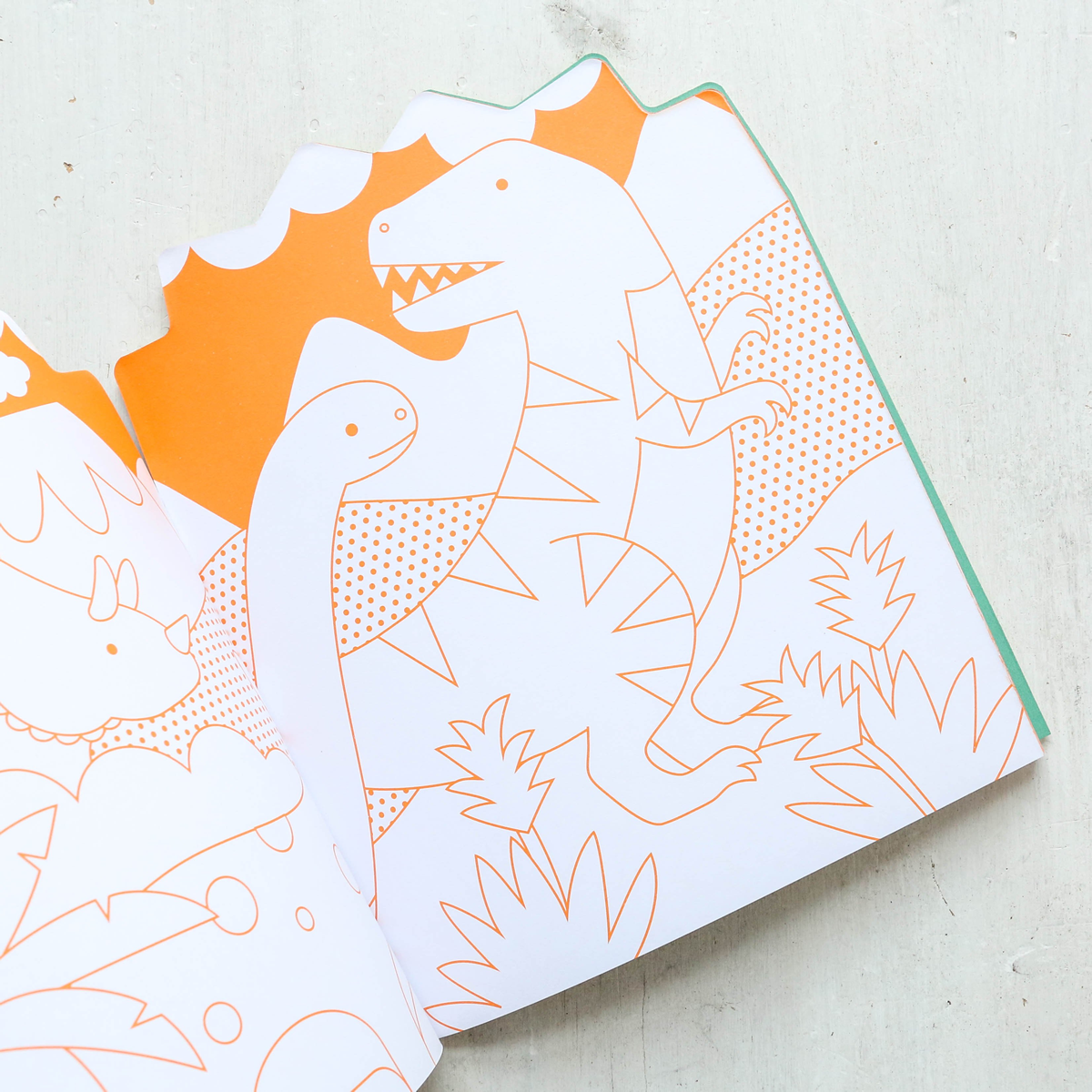 Carte de colorat + stickere - Dinozauri - Petit Collage