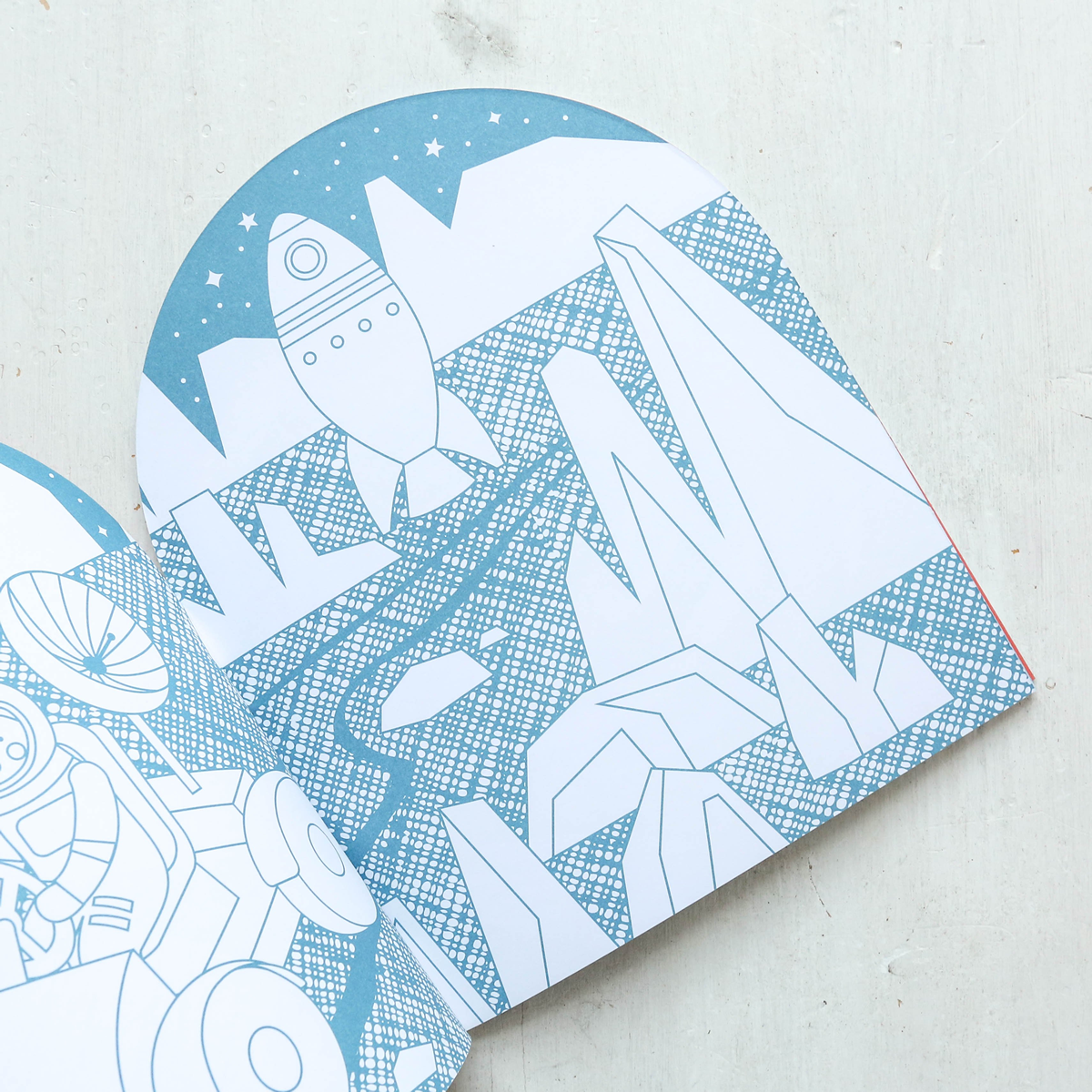 Carte de colorat + stickere - Outer Space - Petit Collage