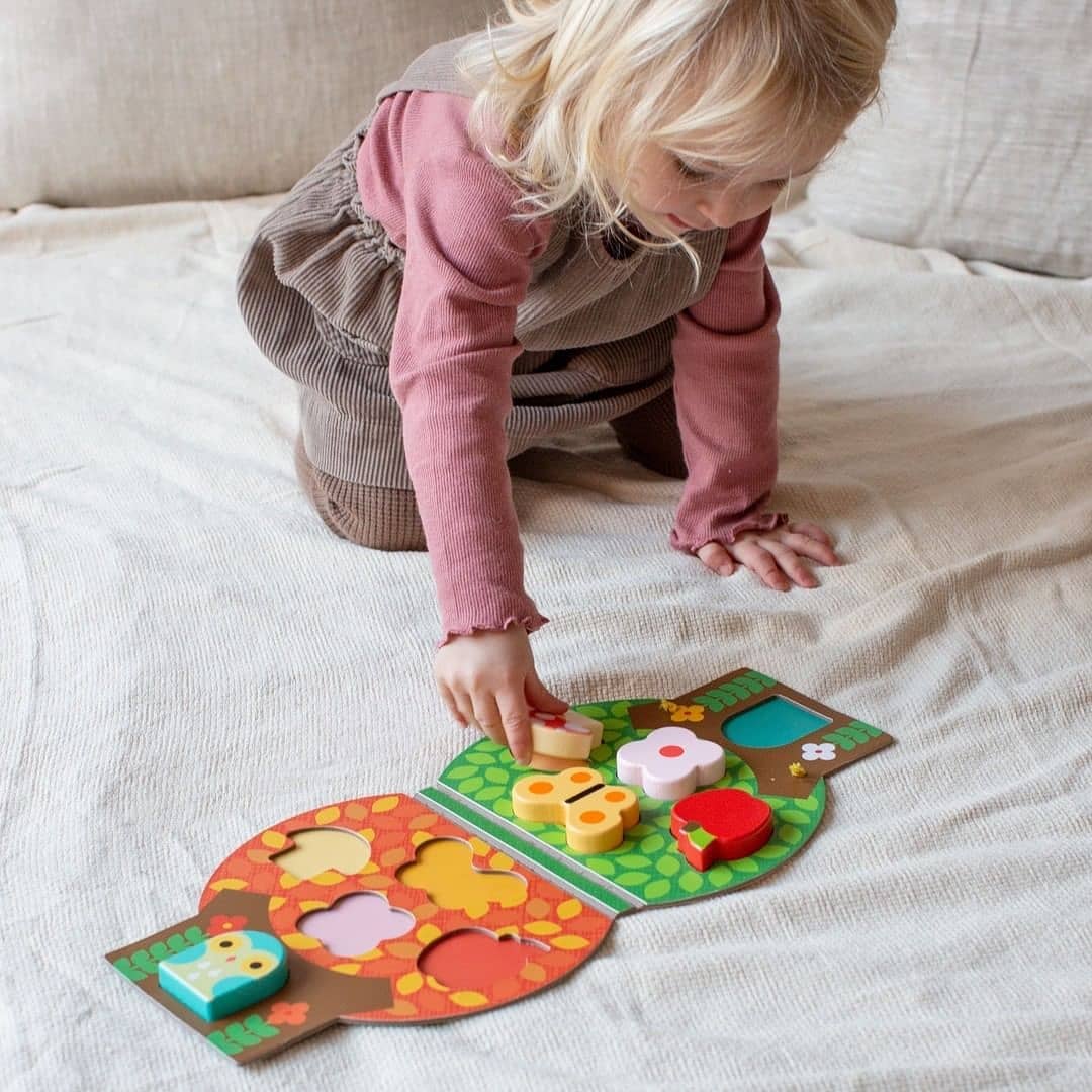 Puzzle din lemn + set de joaca On-The-Go, 5 piese - Little Tree - Petit Collage