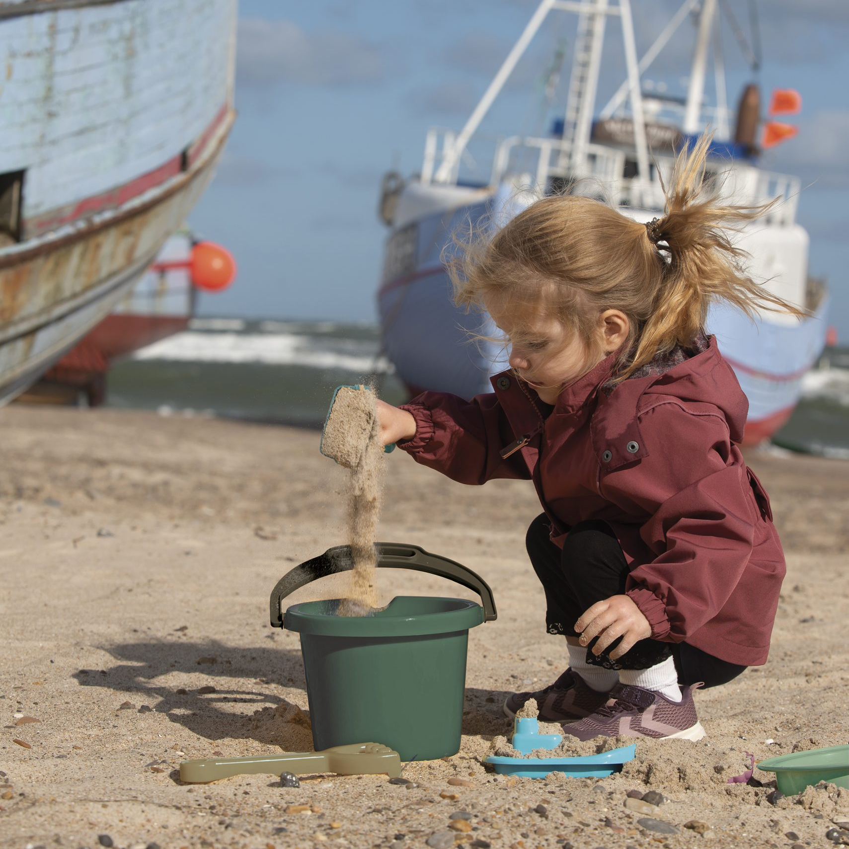 Set cu jucarii de plaja, 6 piese - Blue Marine Toys - Dantoy