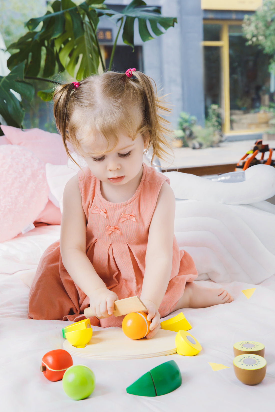 Set cu fructe din lemn pentru feliat - Cutting Fruit - Classic World