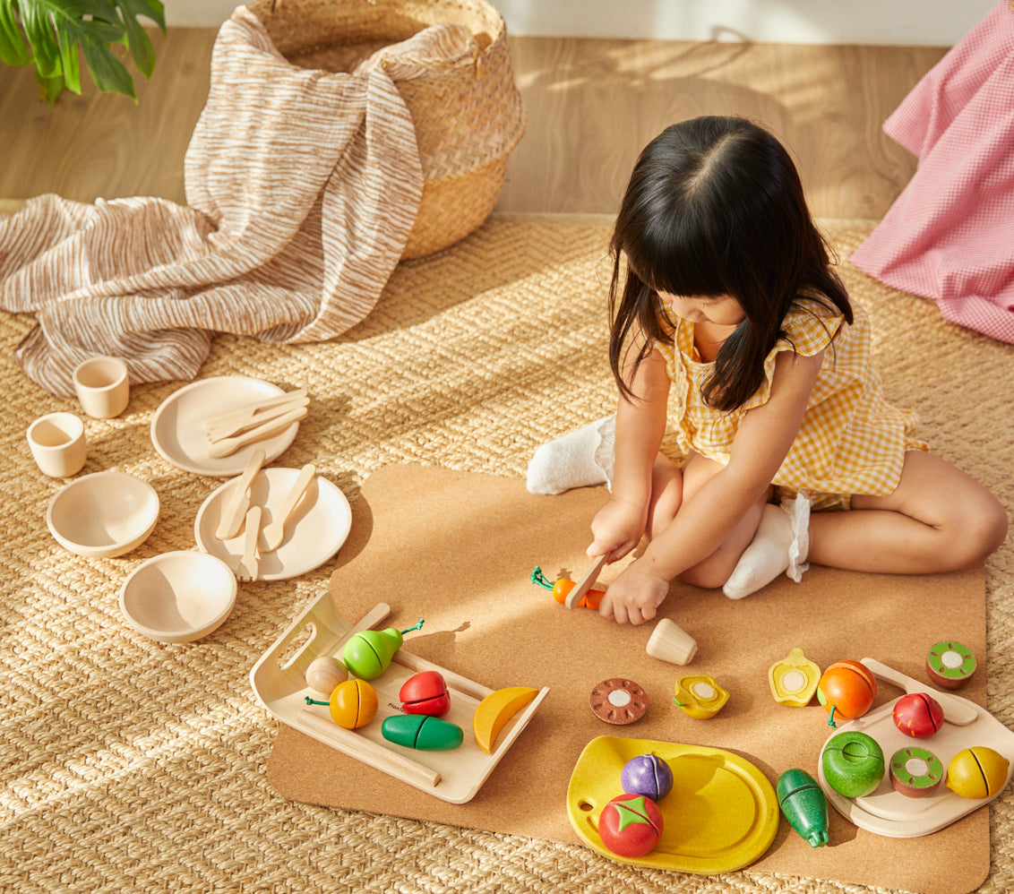 Set pentru Role Play - Fructe si legume asortate - Plan Toys