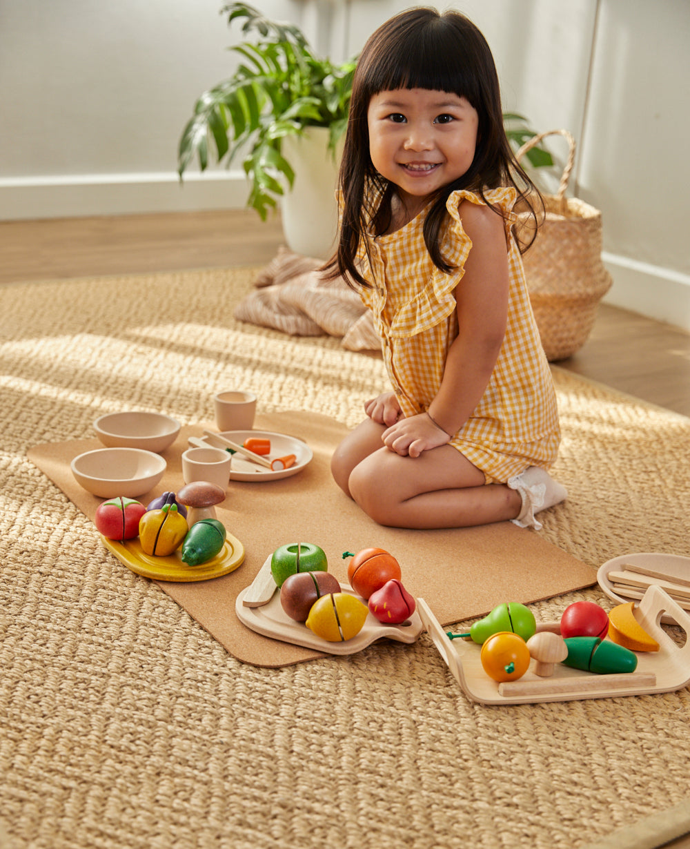 Set pentru Role Play - Fructe si legume asortate - Plan Toys