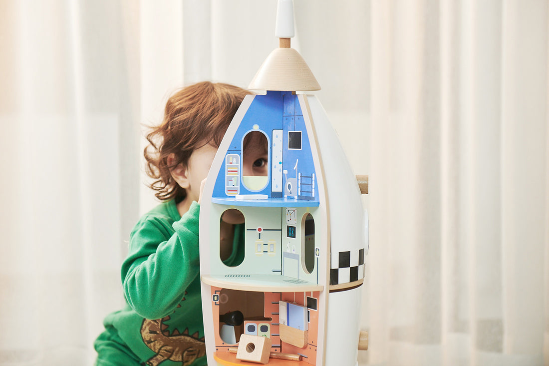 Set Rachetă Spațială Pretend Play Rocket Classic World - interior cu camere tematice deschis