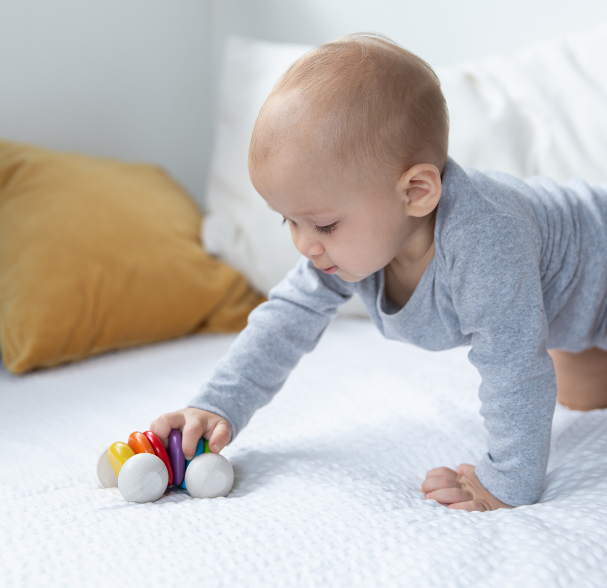 Masinuta flexibila pentru bebe - Rainbow - Plan Toys