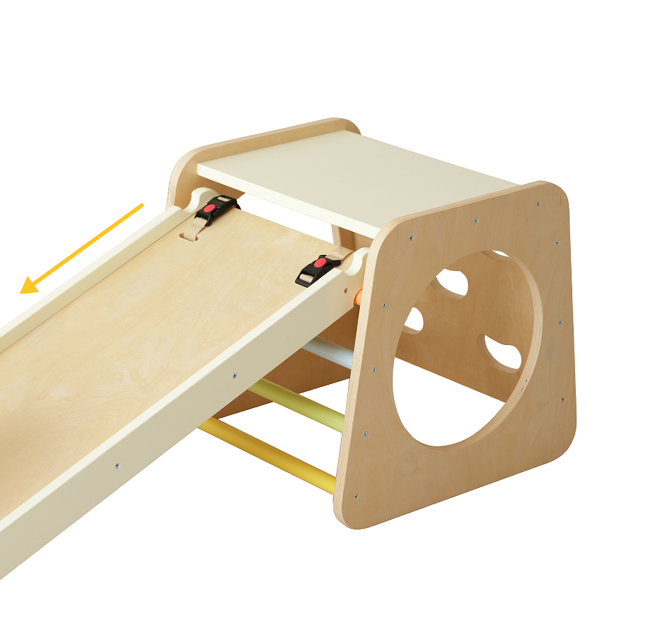 Set Cățărat 5-în-1 Foldable Triangle Climbing Set Classic World - detaliu tobogan și tunel cu cleme de siguranță