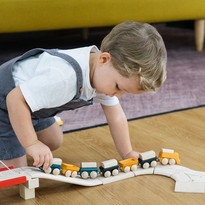 Trenulet cu vagoane magnetice - Cargo - Plan Toys