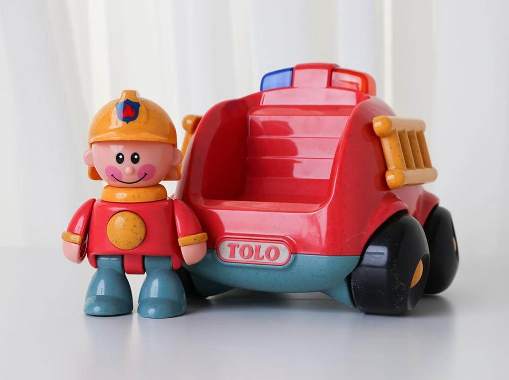 Set de joaca - Masina pompieri &amp; Personaj interactiv, Firefighter - Tolo Bio