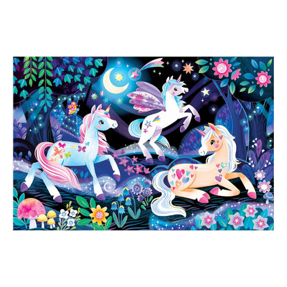 Ilustrația Unicorn Dreams de Katie Wood, cu trei unicorni, lună, flori și fluturi