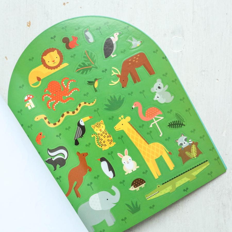 Carte de colorat + stickere - Wild World - Petit Collage